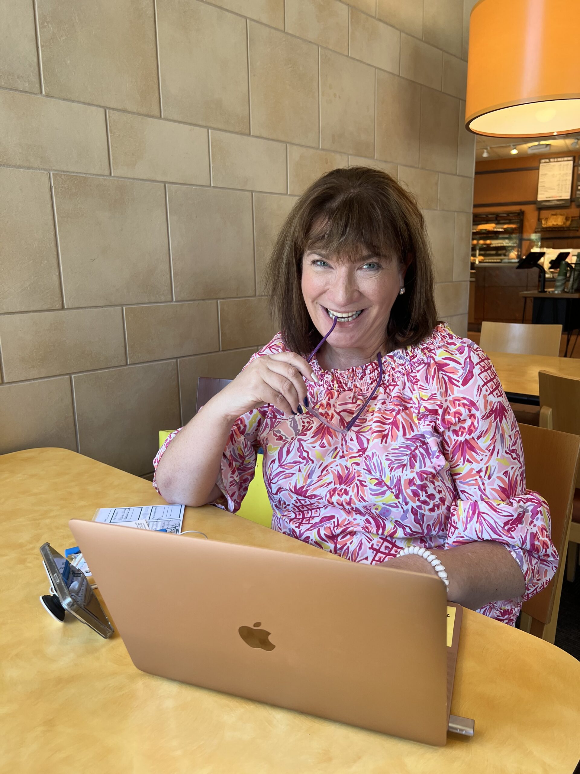 ravel Designer, Michele Schwartz working with guests with luxury brochures